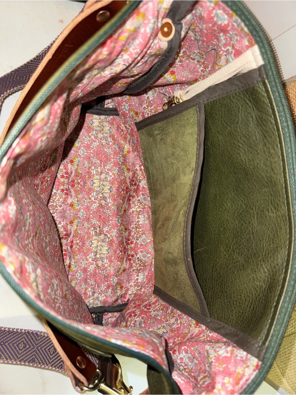 Meanwhile Back On The Farm Hunter Green Leather Crossbody Shoulder Bag - Picture 9 of 9
